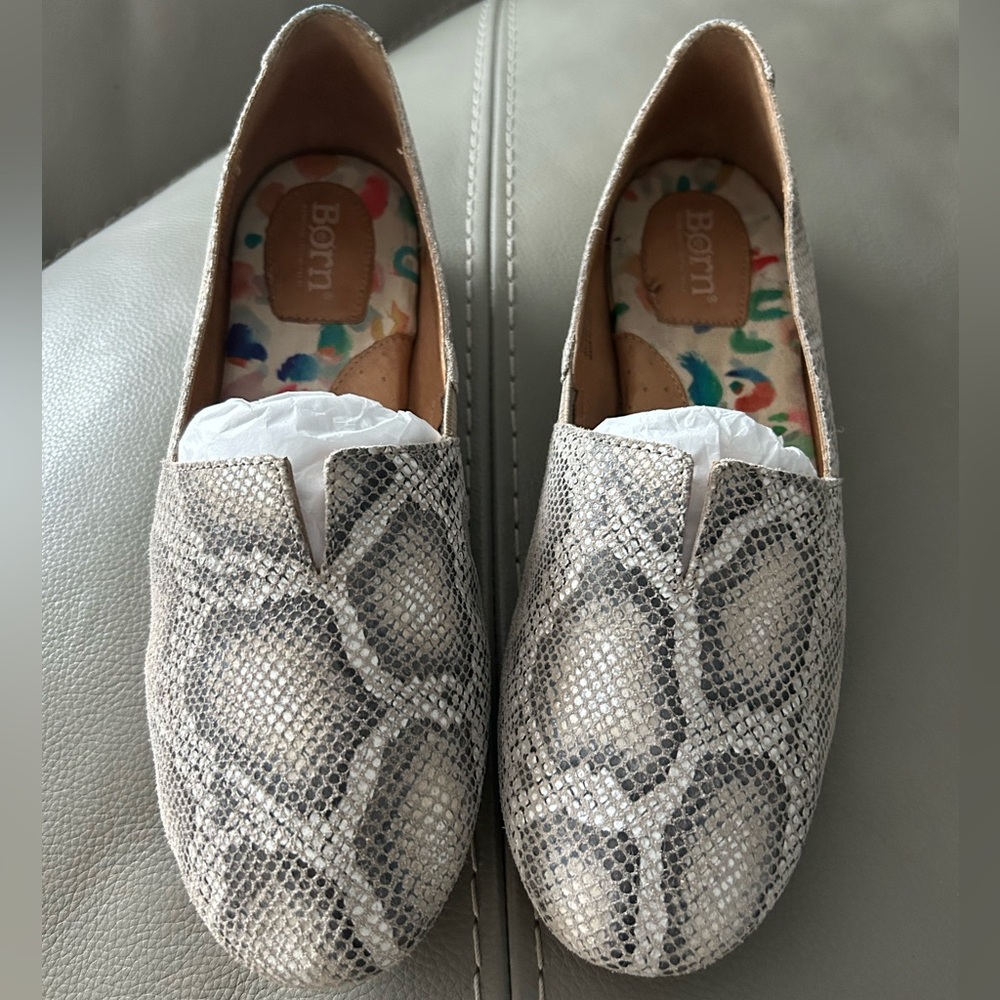 Born size 8.5 women’s flats. Gray snakeskin. Like new!